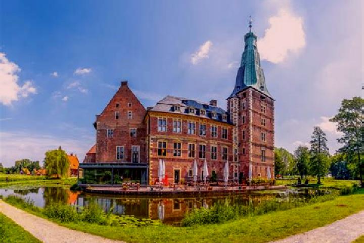 Iris, 33 — Escort in Nachrodt-Wiblingwerde, Germany