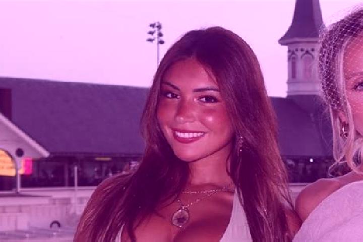 Iris, 34, a auburn blue-eyed caribbean companion based in Cova da Moura. Offering Deep French Kissing, Girlfriend Experience, 69. Available for incall and ou...