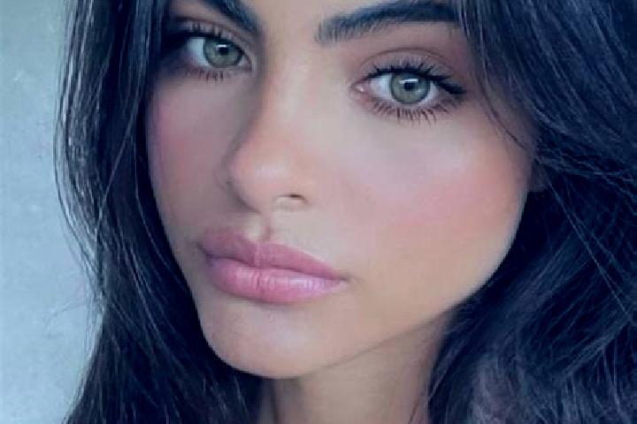 Iris, 34, a chestnut green-eyed indian companion based in Delleker. Offering Dinner Date, BDSM, Striptease. Available for incall and outcall, day and evening...