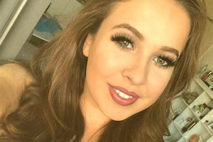 Iris, 34, a dark blonde dark-eyed caucasian companion based in Hurdon. Offering Girlfriend Experience, 69, Dinner Date. Available for incall and outcall, ove...