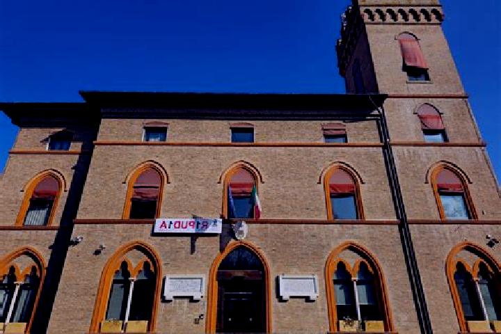 Iris, 35, a auburn amber-eyed mixed companion based in San Vito di Leguzzano. Offering Dinner Date, Girlfriend Experience, Prostate Massage. Available for in...