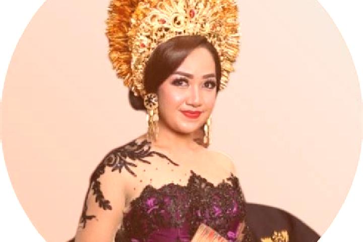 Iris, 35 — Escort in Banjar Kelodan, Indonesia