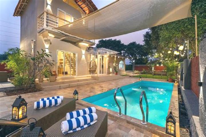 Iris, 35 — Escort in Karjat, India