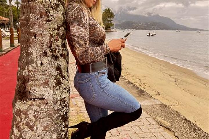 Iris, 35 — Escort in Landri Sales, Brazil