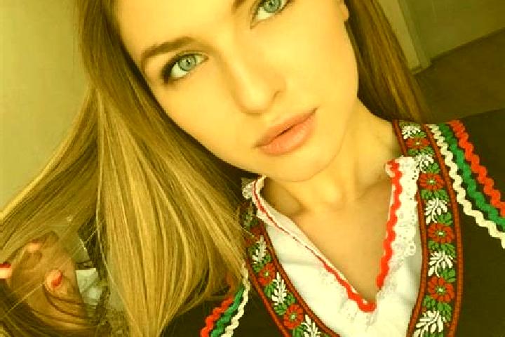 Iris, 36, a dark blonde green-eyed slavic companion based in Strathmore. Offering OWO, Couples, CIM, Deep French Kissing, Girlfriend Experience. Available fo...