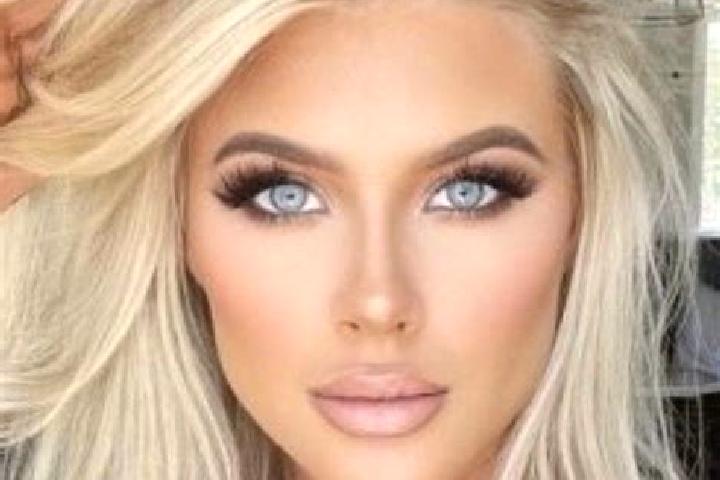 Iris, 36, a platinum blonde amber-eyed ebony companion based in Pianezzo. Offering Duos, Striptease, OWO. Available for incall and outcall, overnight booking...
