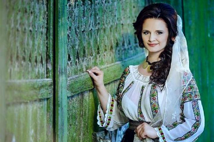 Iris, 36 — Escort in Ciocile, Romania