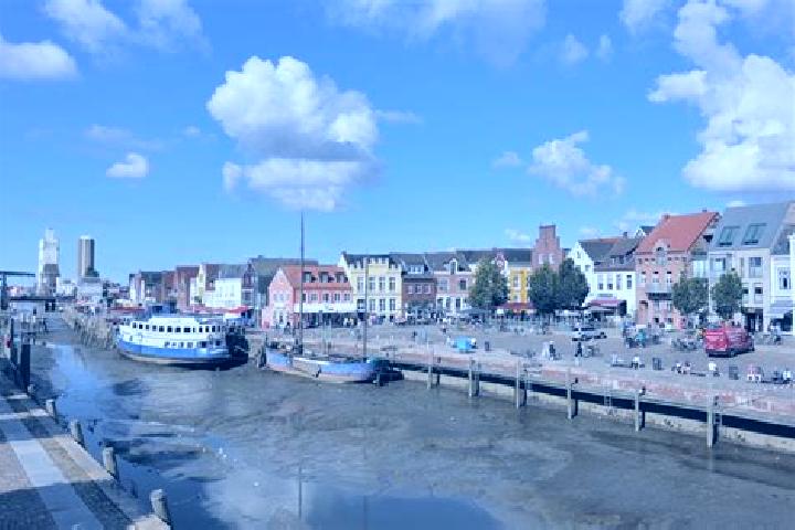 Iris, 36 — Escort in Husum, Sweden