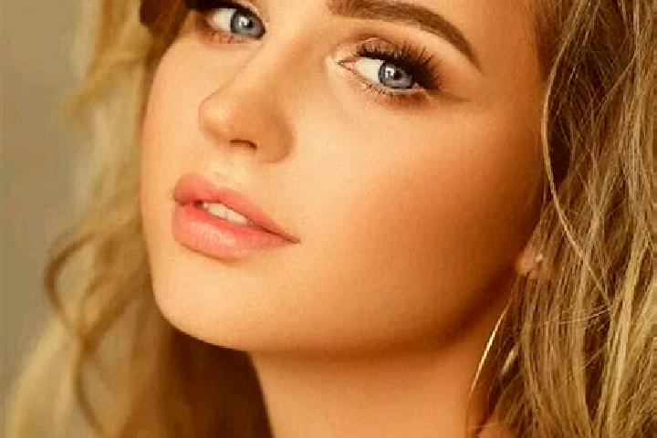 Iris, 37, a dark blonde blue-eyed ebony companion based in Chamboret. Offering Prostate Massage, Couples, Girlfriend Experience. Available for incall and out...