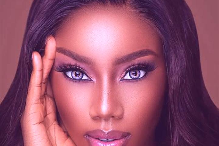 Iris, 38, a red blue-eyed ebony companion based in Marseilles. Offering Striptease, Overnight, Domination. Available for incall and outcall, overnight bookin...
