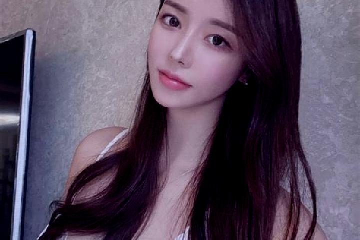 Iris, 38 — Escort in Beitan, China