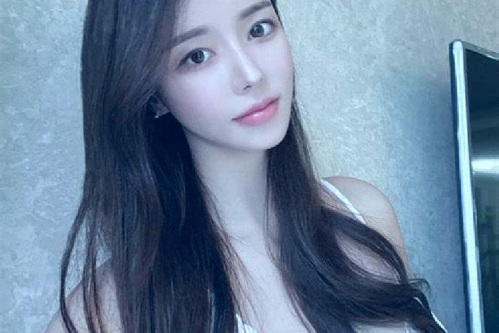 Iris, 38 — Escort in Zhongqiao, China