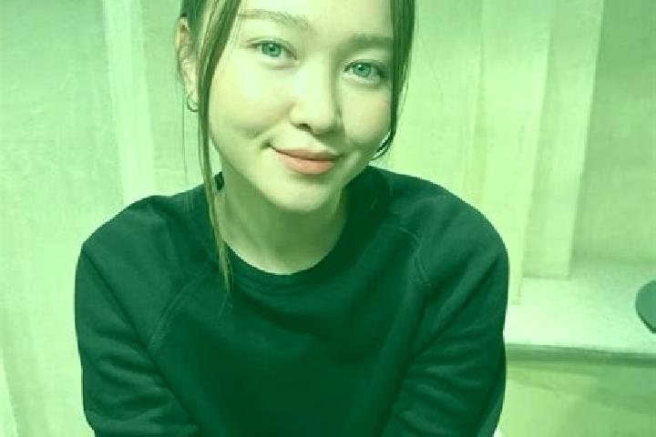 Iris, 39, a dark blonde blue-eyed asian companion based in Takayama. Offering Dinner Date, 69, Deep French Kissing. Available for incall and outcall, overnig...