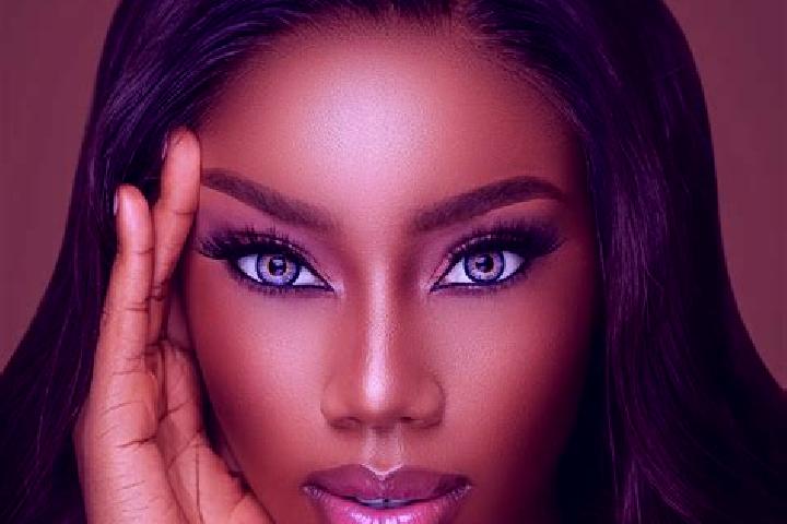 Iris, 39, a dark blonde blue-eyed ebony companion based in Nawa. Offering Travel Companion, CIM, Duos, Dinner Date. Available for incall and outcall, day and...