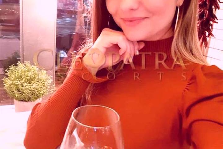 Iris, 39, a red dark-eyed mediterranean companion based in La Sebala du Mornag. Offering Roleplay, Erotic Massage, OWO, Dinner Date, Girlfriend Experience. A...