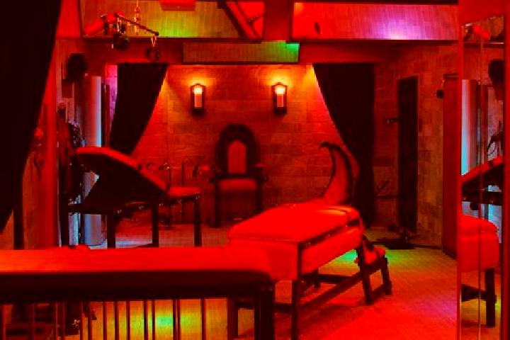 Iris, 39, a red green-eyed caucasian companion based in Clarence Park. Offering Fetish, BDSM, Roleplay, Striptease. Available for incall and outcall, overnig...