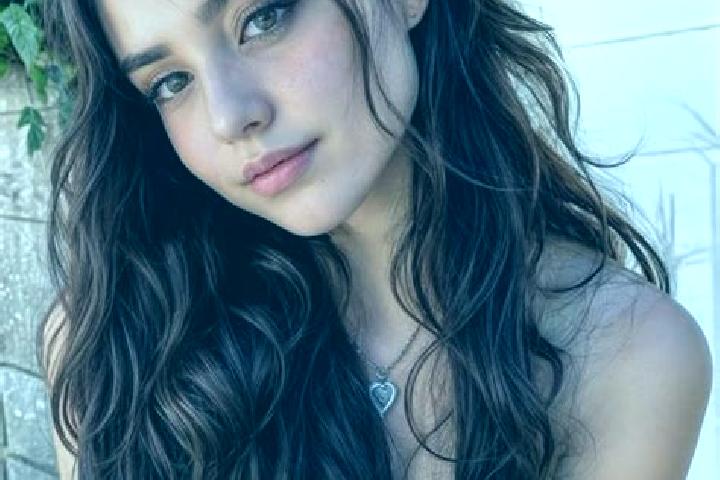 Isabella, 20, a auburn amber-eyed middle eastern companion based in Lau. Offering Travel Companion, Couples, Party Girl, Overnight. Available for incall and ...