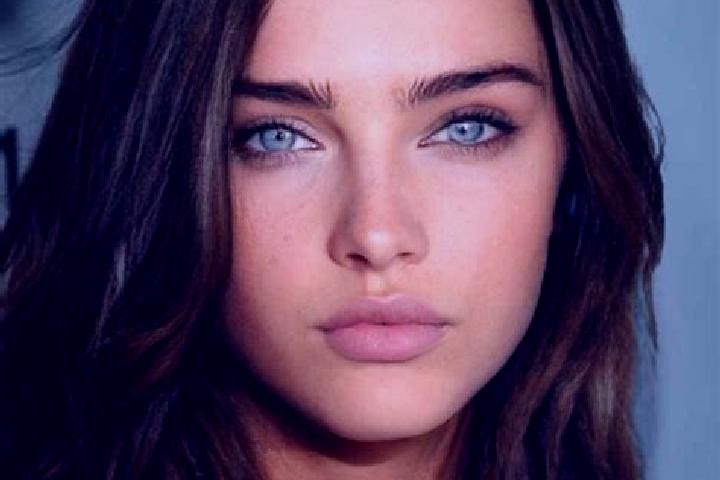 Isabella, 20, a chestnut dark-eyed caucasian companion based in Serra San Quirico. Offering A-Level, Fetish, Erotic Massage, CIM, GFE. Available for incall a...