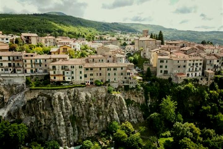 Isabella, 20 — Escort in La Fiora, Italy