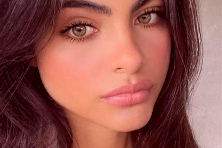 Isabella, 21, a brunette green-eyed middle eastern companion based in Merindol. Offering Domination, OWO. Available for incall and outcall, day and evening d...