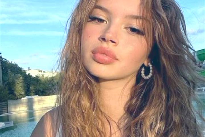 Isabella, 21 — Escort in Ladna, Czech Republic