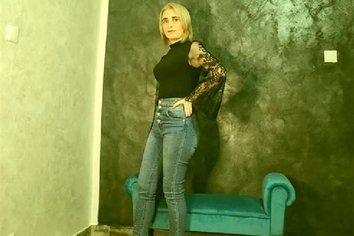 Isabella, 21 — Escort in Secas, Romania