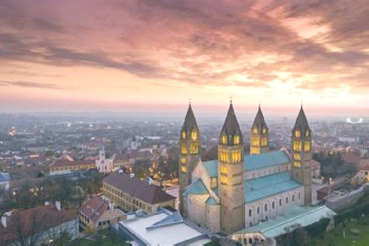 Isabella, 21 — Escort in Szent Imre-kertvaros, Hungary