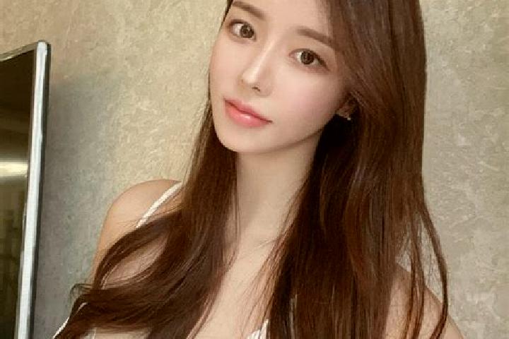 Isabella, 21 — Escort in Zhuzuo, China