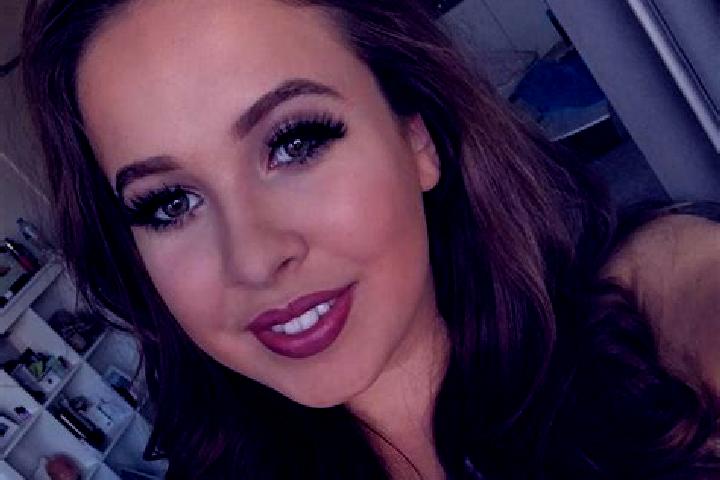 Isabella, 22, a auburn amber-eyed mediterranean companion based in Binday. Offering Couples, Travel Companion, Striptease, Dinner Date. Available for incall ...