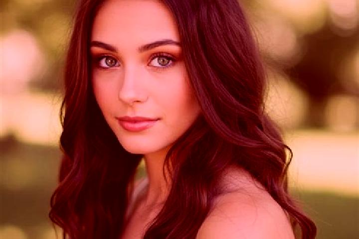 Isabella, 22, a black hazel-eyed caucasian companion based in Kingston. Offering Erotic Massage, CIM, Couples, Deep French Kissing, GFE. Available for incall...