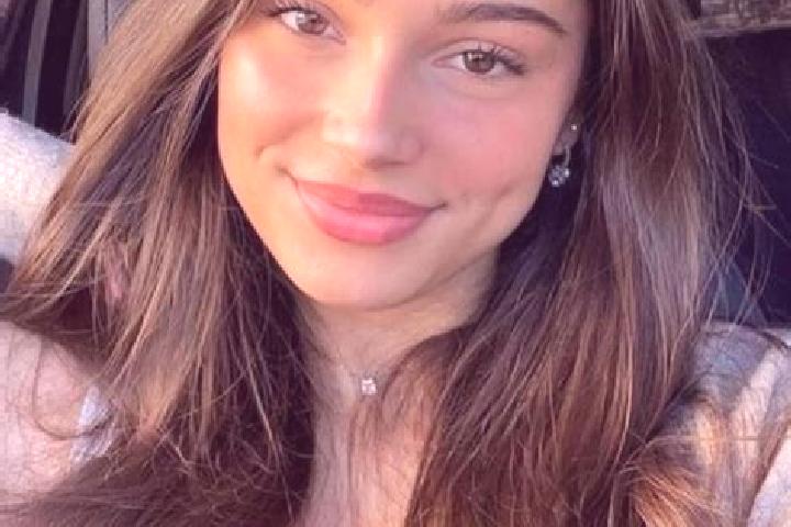 Isabella, 22, a brunette hazel-eyed caribbean companion based in Nawu. Offering A-Level, Travel Companion, Duos. Available for incall and outcall, overnight ...