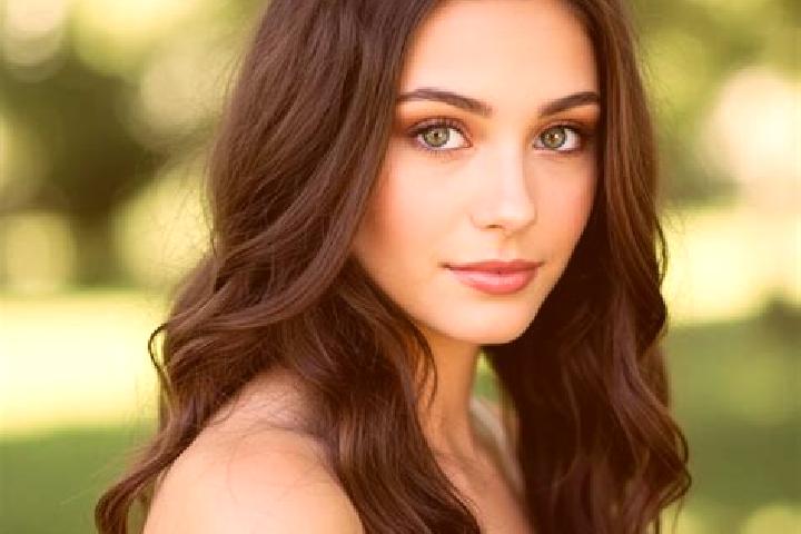 Isabella, 22, a brunette hazel-eyed latina companion based in Paatogo. Offering Couples, 69, Erotic Massage. Available for incall and outcall, day and evenin...