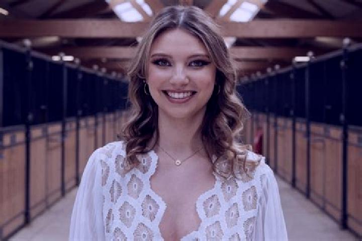 Isabella, 22 — Escort in Chaumes-en-Brie, France