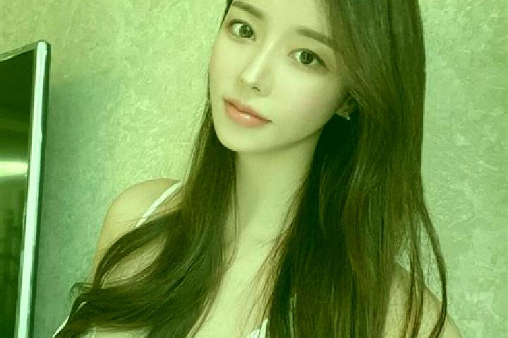 Isabella, 22 — Escort in Dongbang, China
