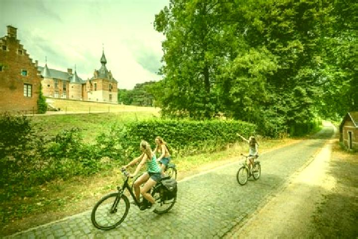Isabella, 22 — Escort in Overijse, Belgium