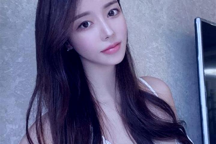 Isabella, 22 — Escort in Siqian, China