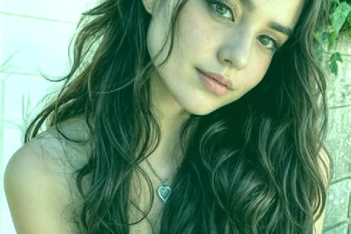 Isabella, 23, a auburn brown-eyed middle eastern companion based in Ciepielow. Offering OWO, Overnight, Striptease, Roleplay. Available for incall and outcal...