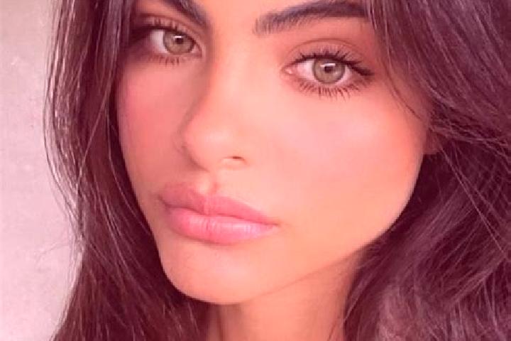 Isabella, 23, a chestnut dark-eyed european companion based in Trevi. Offering Massage, OWO. Available for incall and outcall, day and evening dates.