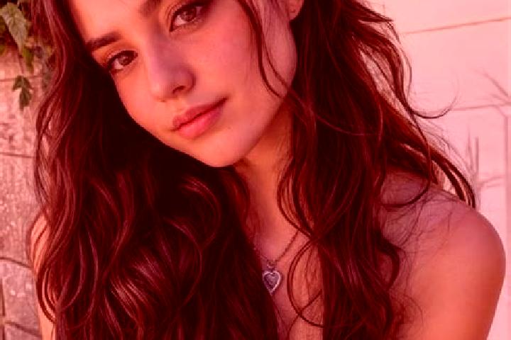 Isabella, 23, a chestnut hazel-eyed middle eastern companion based in Pelmo Park-Humberlea. Offering A-Level, Duos, Girlfriend Experience. Available for inca...
