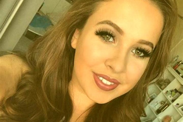 Isabella, 23, a dark blonde amber-eyed slavic companion based in N Zerekou. Offering Striptease, Massage, Erotic Massage, Tantra. Available for incall and ou...