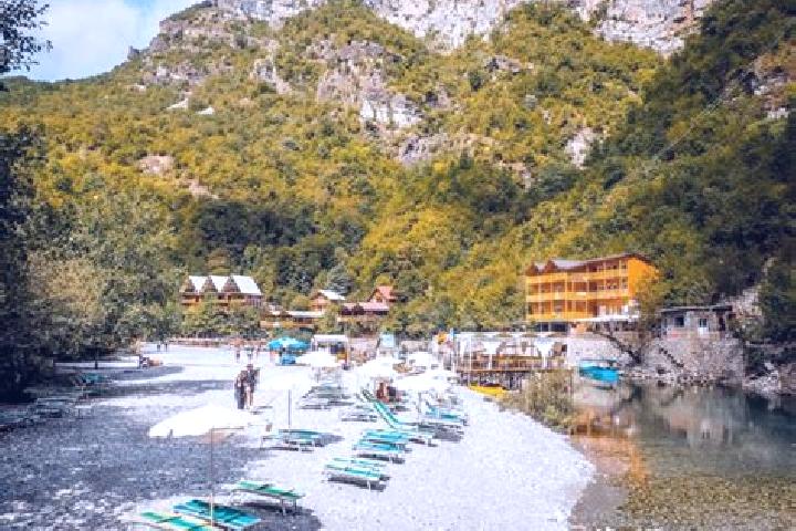 Isabella, 23 — Escort in Fierze, Albania