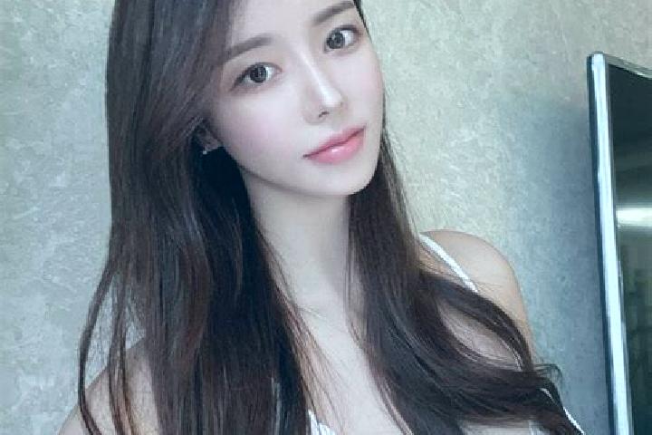 Isabella, 23 — Escort in Ganlose, Denmark