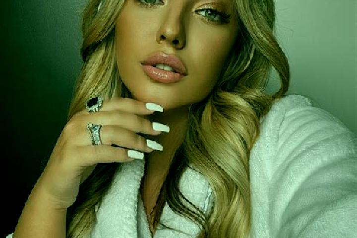 Isabella, 23 — Escort in Kupchyntsi, Ukraine