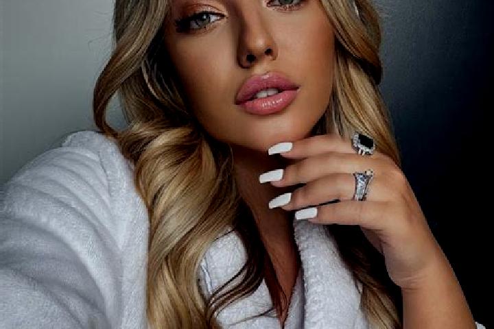 Isabella, 23 — Escort in Laelezar, Turkmenistan