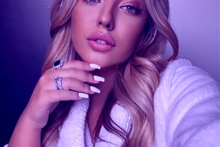 Isabella, 23 — Escort in Zlazne, Ukraine