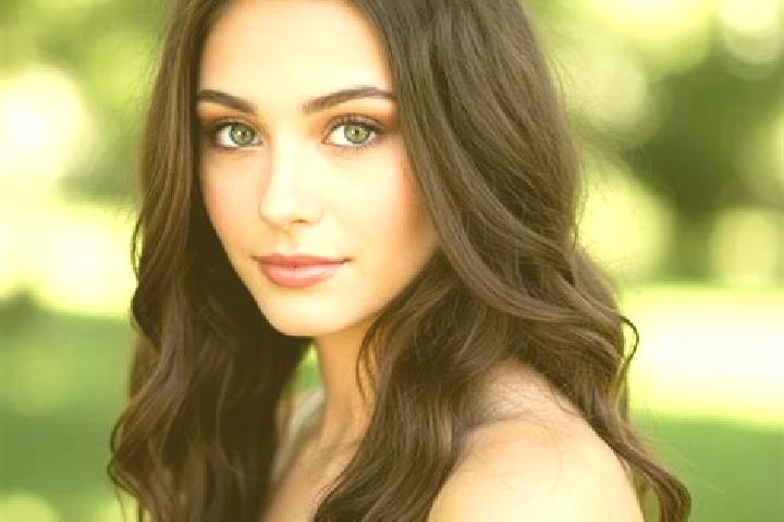 Isabella, 24, a auburn hazel-eyed mediterranean companion based in Notting Hill. Offering Travel Companion, Party Girl, OWO, Tantra, Fetish. Available for in...