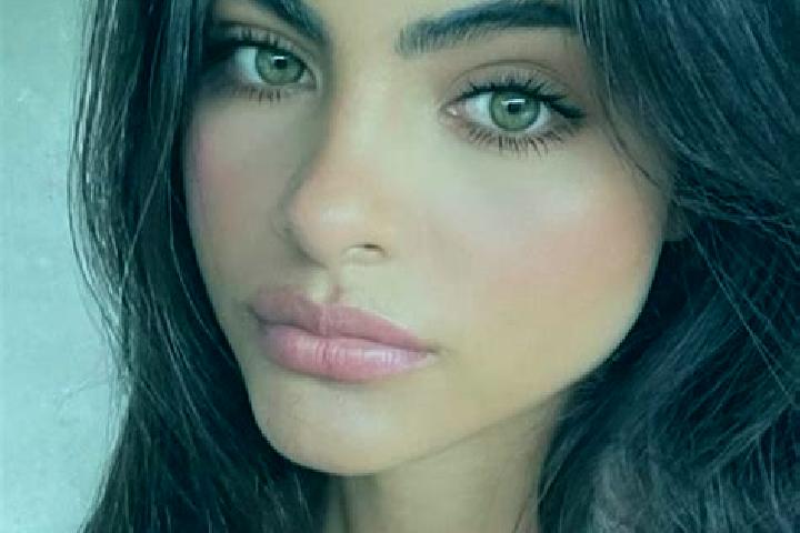 Isabella, 24, a black green-eyed indian companion based in Tebanah. Offering OWO, Domination, GFE. Available for incall and outcall, day and evening dates.