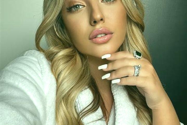 Isabella, 24, a blonde grey-eyed latina companion based in Hohne. Offering Deep French Kissing, Dinner Date, GFE, Duos. Available for incall and outcall, ove...