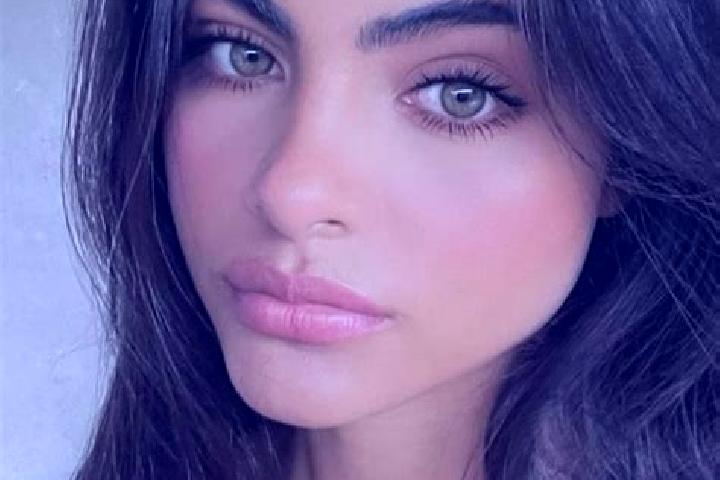 Isabella, 24, a brunette grey-eyed middle eastern companion based in Gagesti. Offering BDSM, Tantra, Domination. Available for incall and outcall, overnight ...