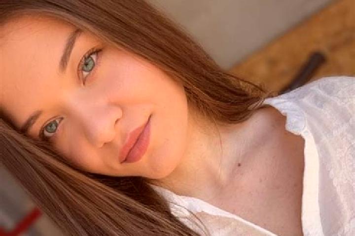 Isabella, 24 — Escort in Cujmir, Romania